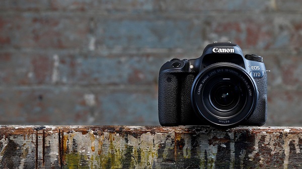 Canon celebra 18 años consecutivos de participación como número uno en el mercado mundial de cámaras digitales de lentes intercambiables