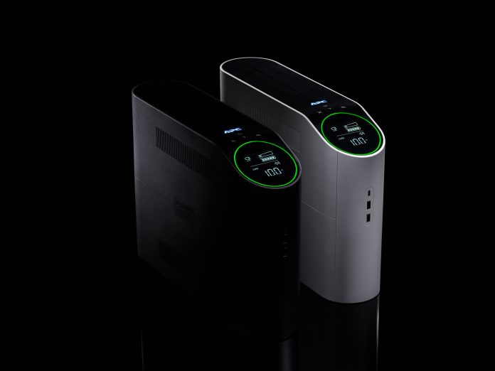Schneider Electric presenta la primera UPS diseñada para gamers
