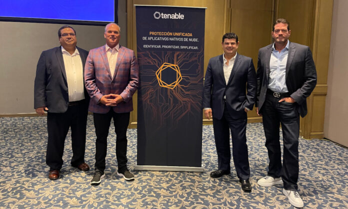 Javier Salazar, Mark Thurmond, Arturo Barquin y Francisco Ramírez de Arellano, de Tenable, en México.