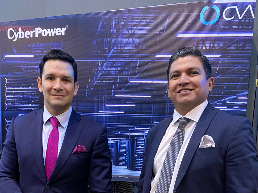 Alejandro Sánchez, Director General y Francisco Álvarez, Director Comercial de CyberPower Systems en México