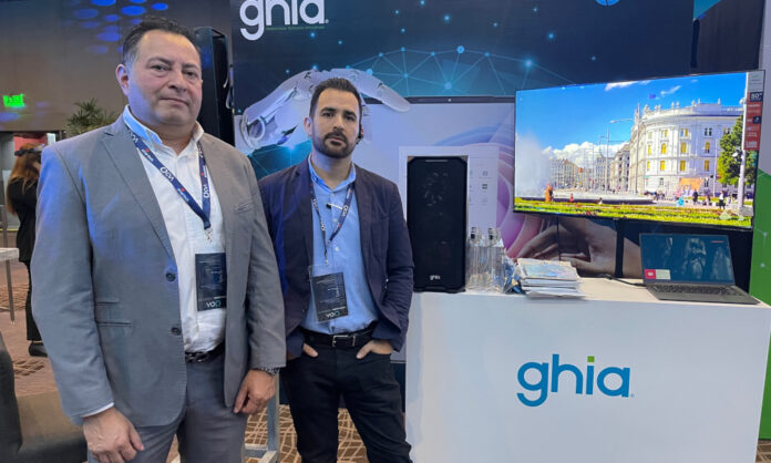 Carlos Rivera, Key Account Manager de Marcas Propias en Grupo CVA, y Arturo Montalvo, PM de la unidad de Cómputo de Escritorio y Monitores de Ghia