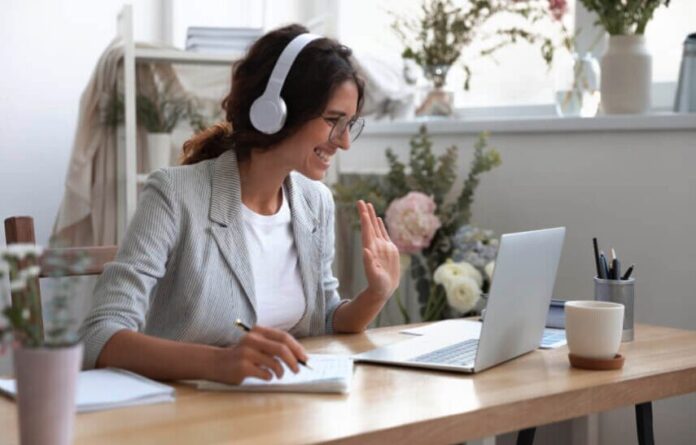 Licencias OnLine capacita a los canales.