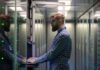 Hewlett Packard Enterprise amplía su liderazgo en la nube HPE anunció novedades en HPE GreenLake que reducen la complejidad y los costos de los entornos de TI heterogéneos con un modelo operativo de la nube híbrida desde el diseño con una gestión unificada de virtualización, almacenamiento rápido de objetos y nubes privadas desconectadas.