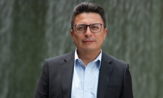 Max Santiago, Aruba Networks.