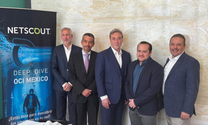 Team directivo de Netscout, con Enrique Martínez, el director regional de Canales (el primero, de derecha a izquierda)