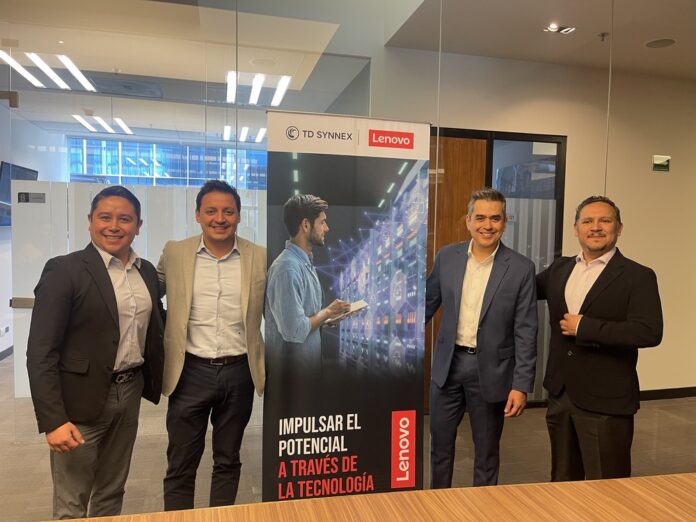 Gerardo Calderón (TD SYNNEX México), Guillermo Romo (Lenovo México), Jaazyel Arroyo (TD SYNNEX LAC) y Josafat Ramírez (Lenovo México) Gerardo Calderón (TD SYNNEX México), Guillermo Romo (Lenovo México), Jaazyel Arroyo (TD SYNNEX LAC) y Josafat Ramírez (Lenovo México)