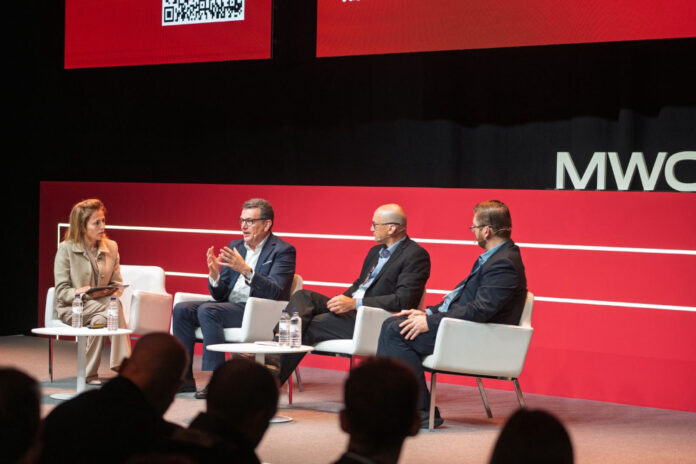 Panel de Palo Alto en MWC25 “In the last year 20% of data was stolen and exfiltrated within less than one hour.” - @HelmReisinger , CEO EMEA & LATAM See how we’re securing the future of 5G at #MWC25.