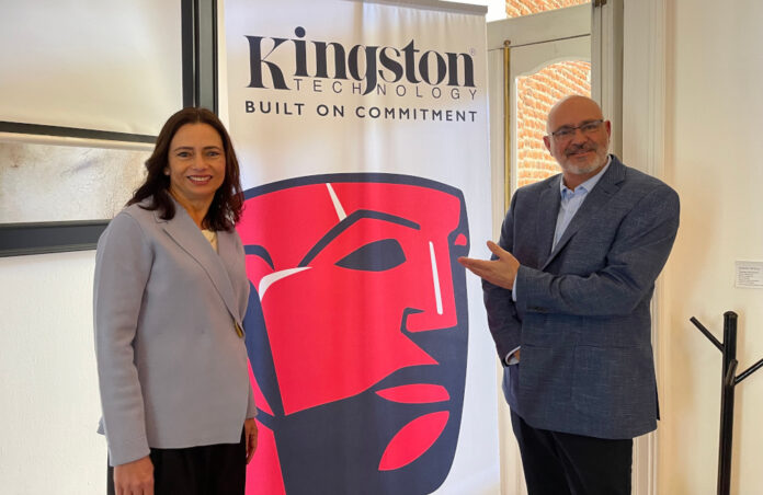 Cristina Carbajal, Gerente General de Kingston México y Oscar Martínez, Director Regional de Kingston para México, Centroamérica, el Caribe y Miami