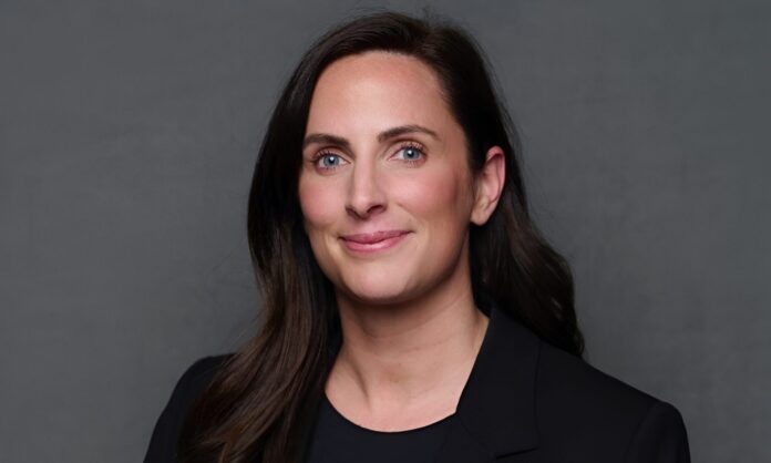 Amanda Adams, de Crowdstrike.