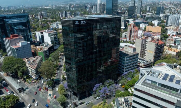 TCS abre oficina de IA en CDMX y anuncia la creación de 5.000 empleos TCS abre oficina de IA en CDMX y anuncia la creación de 5.000 empleos