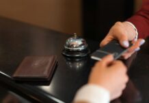 Kaspersky alerta a viajeros: ataques con IA dirigidos a huéspedes de hoteles en Latinoamérica y España Kaspersky alerta a viajeros