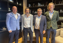 Tasmicro presentó su alianza con el proveedor de soluciones de HRM Kymatio Equipo de Tasmicro y directivos regionales de Kymatio.