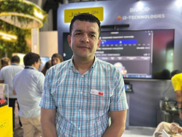 Fabio Correa, Channel Manager Hispanic de BARCO.