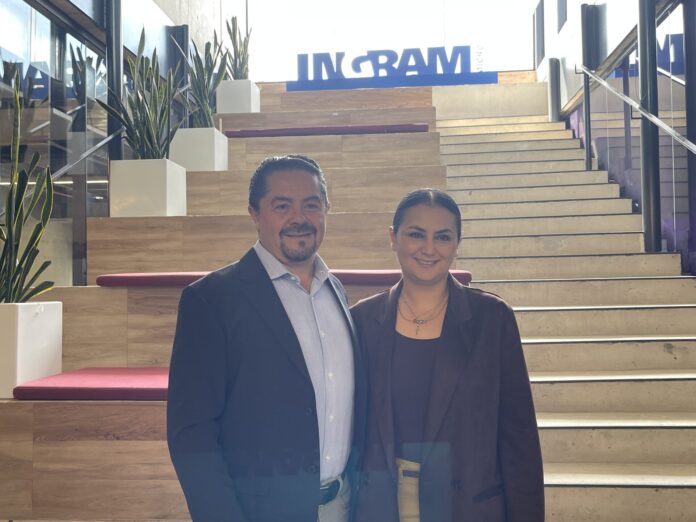 Gerardo Romero, Director General, y Karla López, Marketing Manager, en Ingram Micro México.