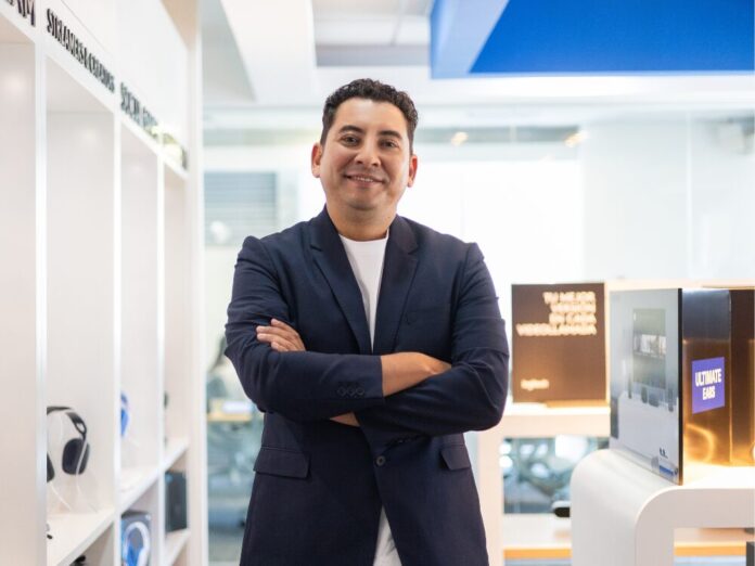 Adam Valenzuela, Gerente de Canales de Distribución para Logitech México.