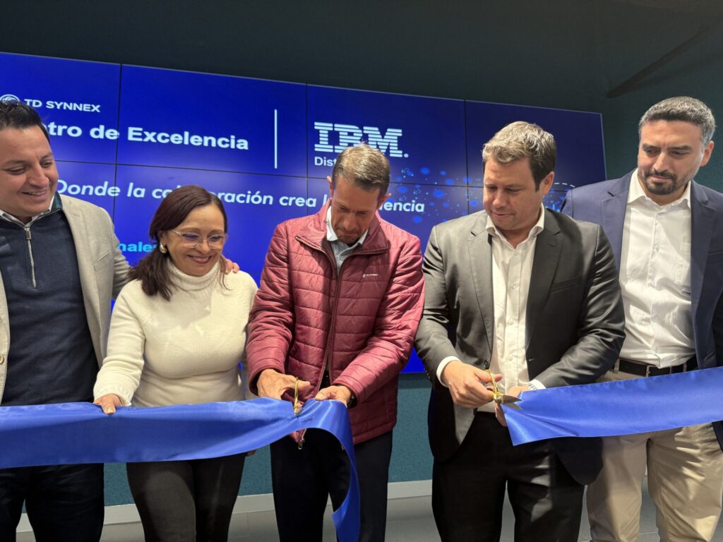 Equipo de TD SYNNEX e IBM.