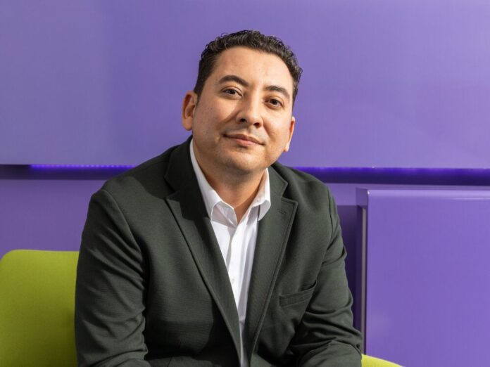 Adam Valenzuela, Gerente de Canales de Distribución para Logitech México.