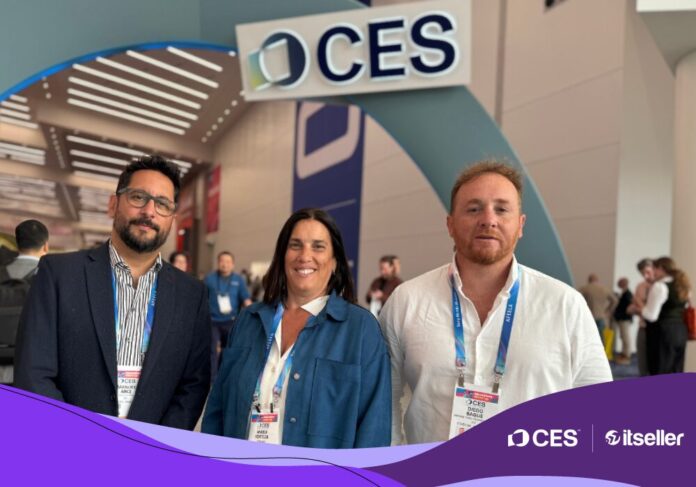 Manuel Arce, CRO; Virginia Forteza, PM y Diego bague, Sales Manager de Grupo Latamly, en CES 2026