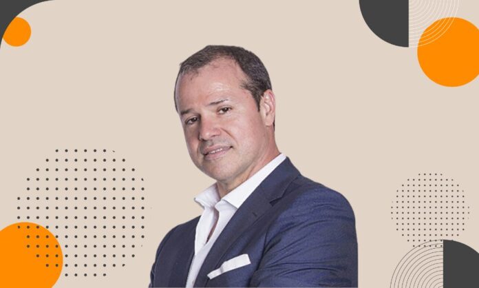 Jacques-Edouard Gueden, Director de ingresos en Xerox.