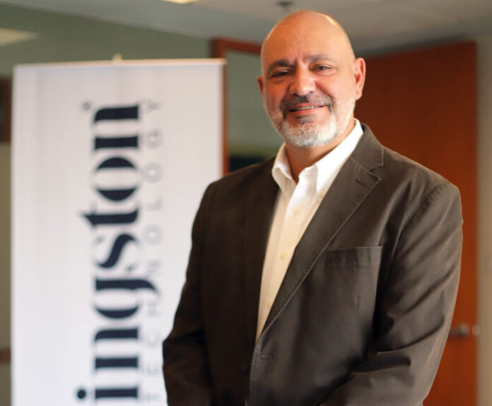 Oscar Martínez, de Kingston