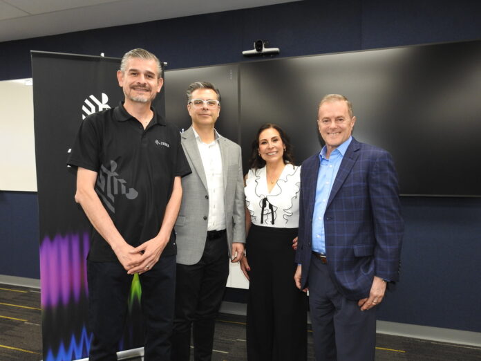 Ernesto Hernández, Vicepresidente y Gerente General; Eduardo Macías, Vicepresidente Senior de Soluciones de Visibilidad de Activos para México; Cynthia Abrego, Directora de Suministros para Latinoamérica; Tony Cecchin, Vice President and General Manager; en Zebra Technologies.