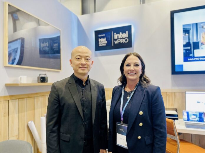 David Feng y Jen Larson, de Intel.