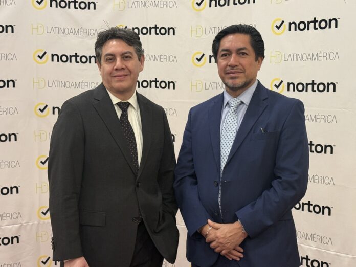 Edgar Ordoñez, Sales Director en México para Norton; Fausto Escobar, CEO de HD Latinoamérica.