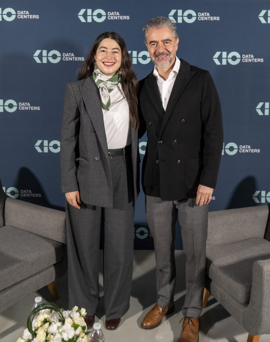Manola Zabalza, Secretaria de Desarrollo Económico (SEDECO) y Octavio Camarena, CEO de KIO Data Center.