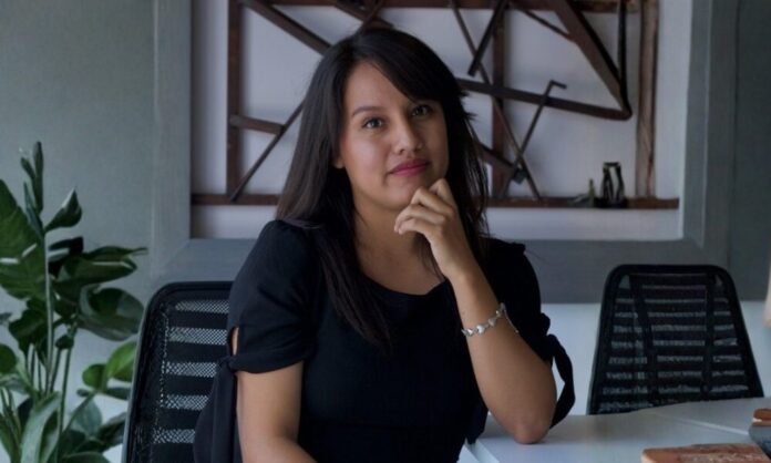 Arely Reyes, Consultora en Select. Arely Reyes, Consultora en Select.