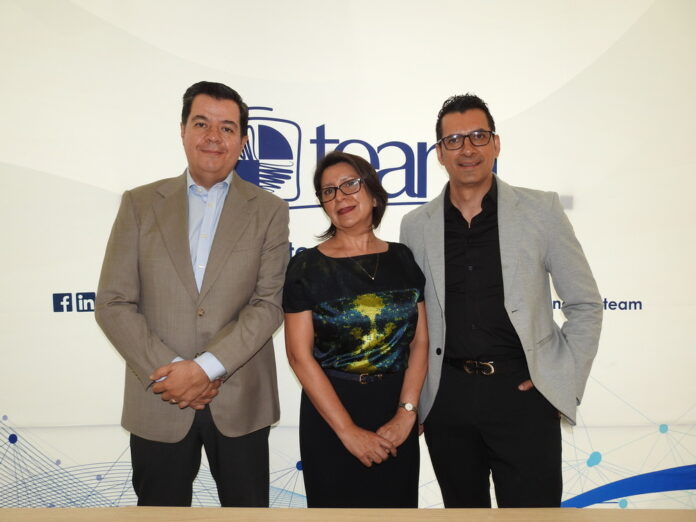Javier Rubio, CEO; Gisela Gallardo, Marketing Manager; Leonel Gómez, Deputy CEO for Autodesk en TEAM. Javier Rubio, CEO; Gisela Gallardo, Marketing Manager; Leonel Gómez, Deputy CEO for Autodesk en TEAM.
