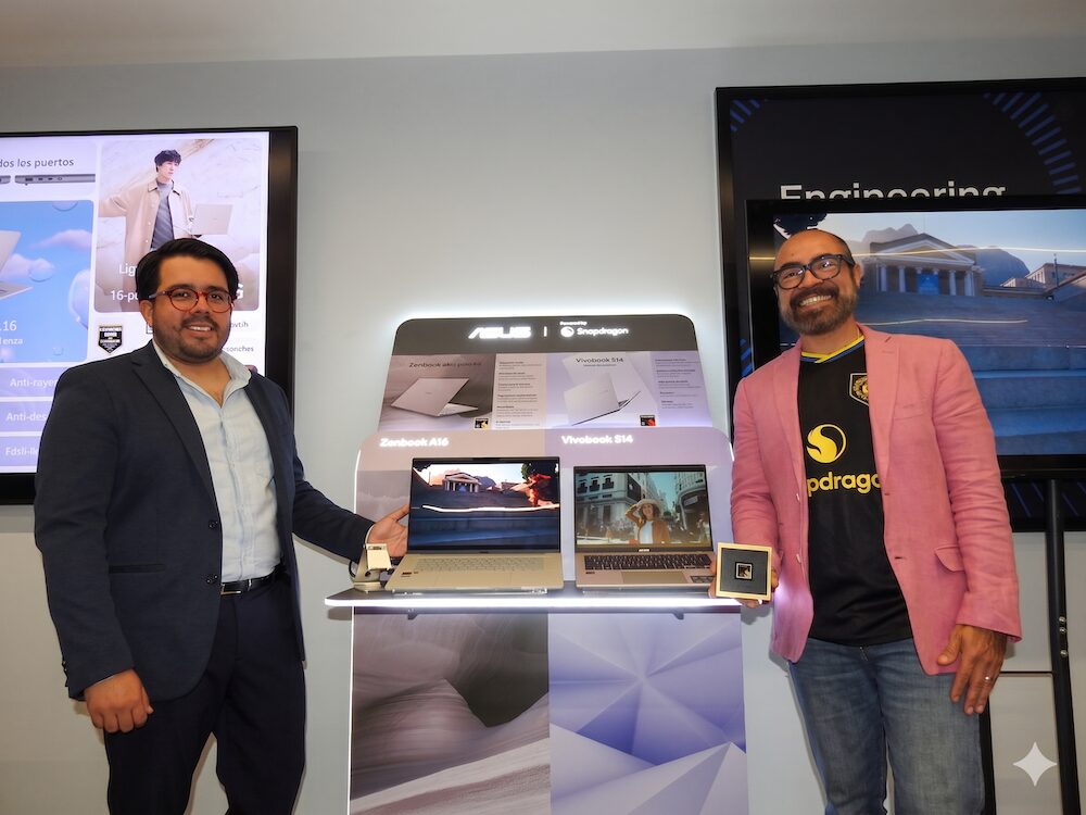 El módulo de experiencia muestra las especificaciones de pantalla OLED 3K y chasis ultraligero que definen a la nueva generación de portátiles.