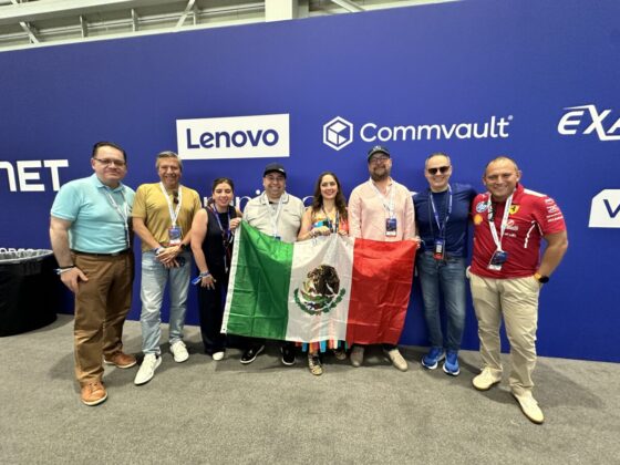 Equipo Adistec M&eacute;xico disfrutando de la Connect F1 Experience 2026