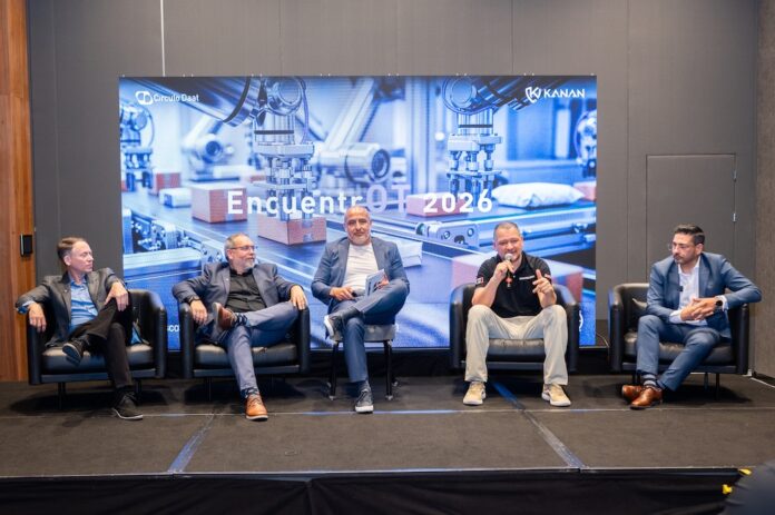 Panel de especialistas en ciberseguridad industrial debatiendo en EncuentrOT 2026 acerca de los planes de respuesta, contención y recuperación ante incidentes en plantas productivas.