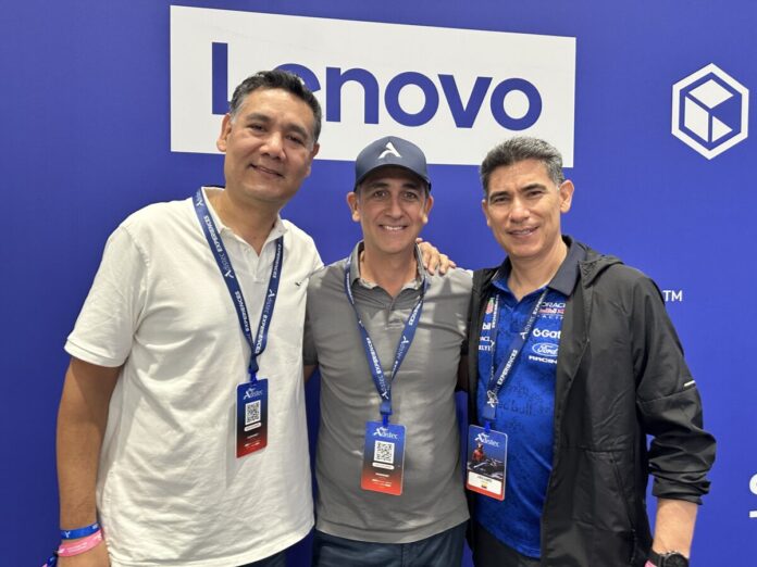 Equipo de Lenovo durante Adistec Connect F1 Experience.