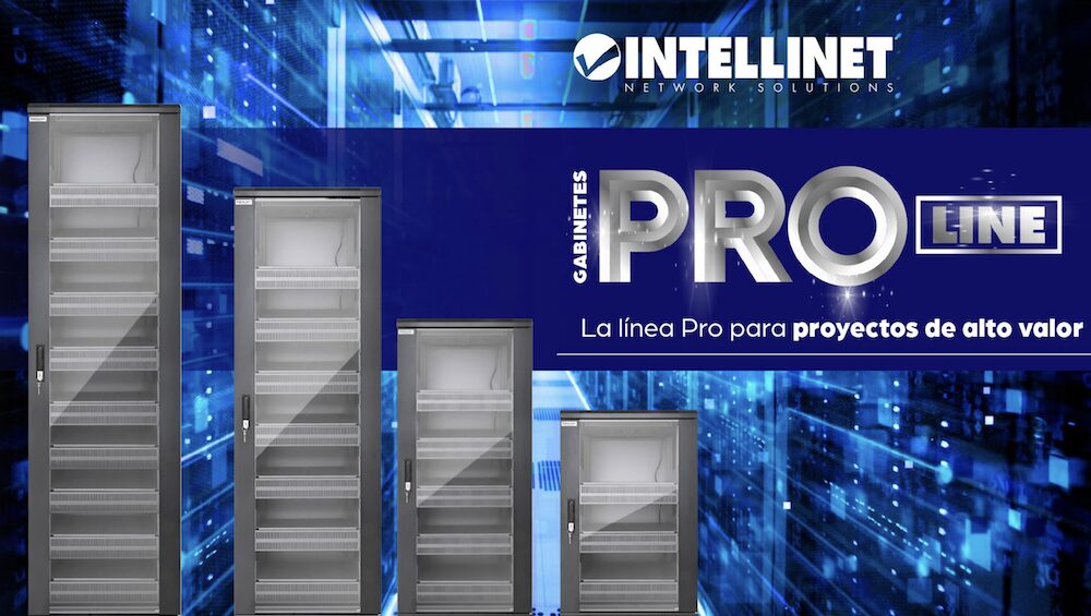 Gráfico promocional horizontal en tonos azules que muestra una línea de cuatro gabinetes para servidores de la marca Intellinet colocados en paralelo. Las estructuras metálicas verticales de color negro varían en tamaño, ordenadas de mayor a menor altura de izquierda a derecha, y exhiben puertas de vidrio templado transparente que dejan ver las bandejas internas. Al lado derecho, letras volumétricas con acabado cromado brillante forman la inscripción "GABINETES PRO LINE", acompañada por el texto secundario "La línea Pro para proyectos de alto valor" y el logotipo de Intellinet Network Solutions en la parte superior.