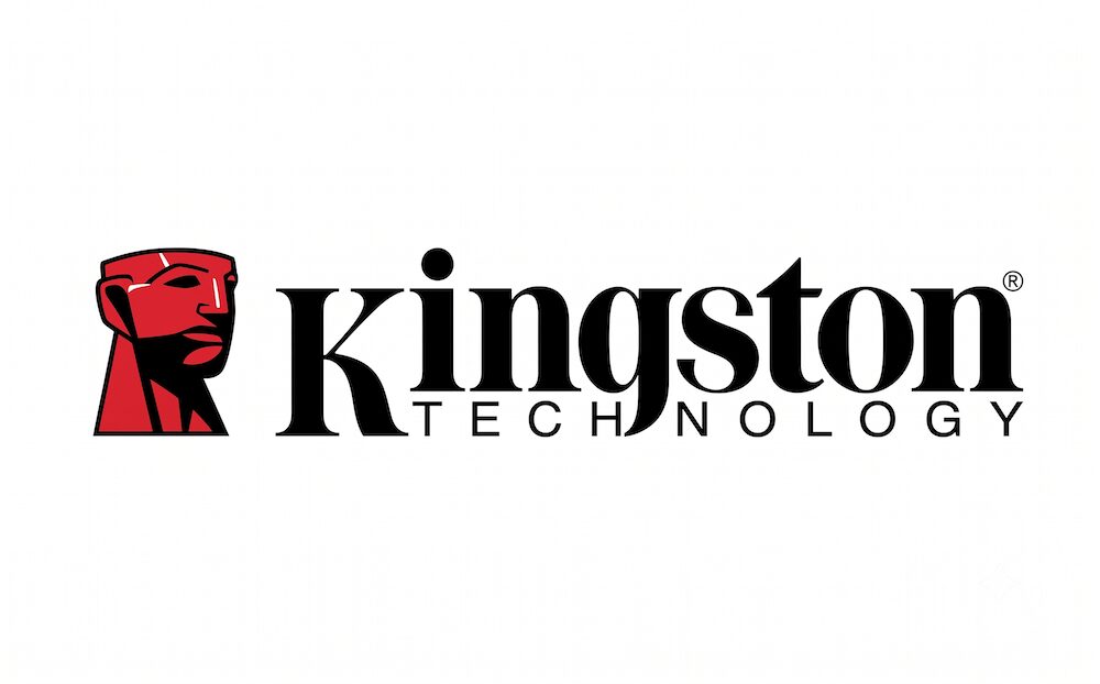 Logotipo oficial de Kingston Technology, mostrando el icónico símbolo de un perfil de cabeza roja a la izquierda, acompañado de la palabra "Kingston" en letras grandes y negras, con "TECHNOLOGY" en la parte inferior.