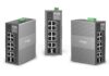 Omada by TP-Link fortalece las redes industriales con el nuevo Switch Gigabit IES210GPP Fotografía de producto sobre fondo blanco que muestra tres ángulos diferentes (diagonal izquierdo, frontal y diagonal derecho) del Switch Industrial IES210GPP de la marca Omada by TP-Link. El dispositivo presenta un diseño robusto con una carcasa de aluminio de color gris y textura acanalada. En la cara frontal se distribuyen verticalmente sus 8 puertos Gigabit RJ45 y 2 ranuras combo, junto con indicadores LED, mientras que en el borde superior sobresale un bloque de terminales de conexión eléctrica en color verde.