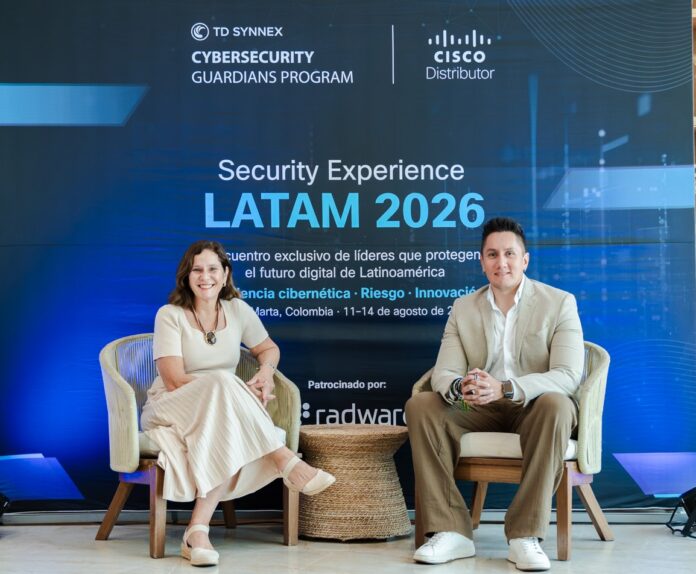 Ejecutivos de TD SYNNEX. Uri Sánchez, Sr. Director Networking Vendor Business LATAM; y Claudia Cincotto, Sr. Director Security Vendor Business LATAM, en TD SYNNEX.