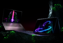 Lenovo redefine el flujo creativo: nueva línea Yoga con chips de IA y fluidez multidispositivo Composición fotográfica conceptual de dos laptops Lenovo Yoga colocadas sobre superficies rocosas iluminadas por cristales verdes en un fondo oscuro; la laptop de la izquierda se muestra abierta con teclado iluminado y la de la derecha en modo carpa mostrando gráficos bioluminiscentes.