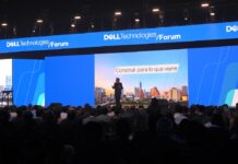 Dell Technologies Forum 2026 un futuro digital impulsado por la innovación y la inteligencia artificial Fotografía panorámica tomada desde el fondo del auditorio en el Dell Technologies Forum 2026, donde una multitud escucha a un ponente en el escenario principal frente a una pantalla gigante con la leyenda "Construir para lo que viene".