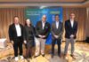 VeeamON Tour 2026: La evolución hacia una resiliencia de datos holística y una IA segura Cinco ejecutivos de Veeam posan sonrientes en fila frente a un fondo azul del evento Resiliencia de datos verdadera.