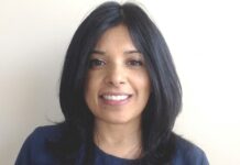 Dynatrace: Por qué la inteligencia debe situarse en las etapas iniciales del stack tecnológico moderno Fotografía de retrato en plano medio de Mala Pillutla, vicepresidenta de Observabilidad y Seguridad en Dynatrace, mirando hacia la cámara y sonriendo con el cabello oscuro a la altura de los hombros, vistiendo una prenda azul marino sobre un fondo neutro y claro.