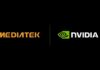 NVIDIA y MediaTek profundizan su alianza estratégica con una inversión de 3.500 millones de dólares Gráfico corporativo sobre fondo negro que presenta el logotipo de MediaTek en color naranja a la izquierda y el logotipo de NVIDIA con su emblema de ojo verde y letras blancas a la derecha, separados por una fina línea vertical gris.