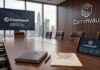 Commvault impulsa la resiliencia cibernética como la clave para la continuidad de las empresas en México Fotografía de una elegante sala de juntas corporativa de Commvault con vista panorámica a la ciudad, mostrando una pantalla con el mapa de México, una tableta digital con gráficas y un reporte impreso sobre resiliencia operativa y ciberseguridad sobre la mesa de madera.