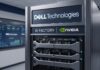 Dell y NVIDIA aceleran la adopción de IA agéntica empresarial del puesto de trabajo al centro de datos Fotografía en render 3D de alta definición de un centro de datos corporativo con un rack de servidores Dell PowerEdge en primer plano, rotulado en la parte superior con los logotipos de Dell Technologies y AI FACTORY NVIDIA, junto a una pantalla mural interactiva con métricas y gráficas de telemetría de IA al fondo.