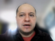 Select reporte semanal: Industria TIC modera su ritmo, pero sostiene inversiones clave para el cierre de año Fotografía de retrato corporativo en plano medio de Erick de la Cruz Rojas, analista y subdirector de negocio en Select, posando profesionalmente en un entorno de oficina.