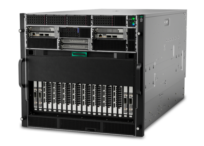Servidor HPE ProLiant DL585a Gen13 ofrece máxima densidad de procesamiento e inferencia para IA agéntica Fotografía en render de producto del chasis para rack de alta densidad del servidor HPE ProLiant DL585a Gen13, mostrando su panel frontal equipado con múltiples bahías de almacenamiento y ranuras de expansión para aceleradores gráficos.